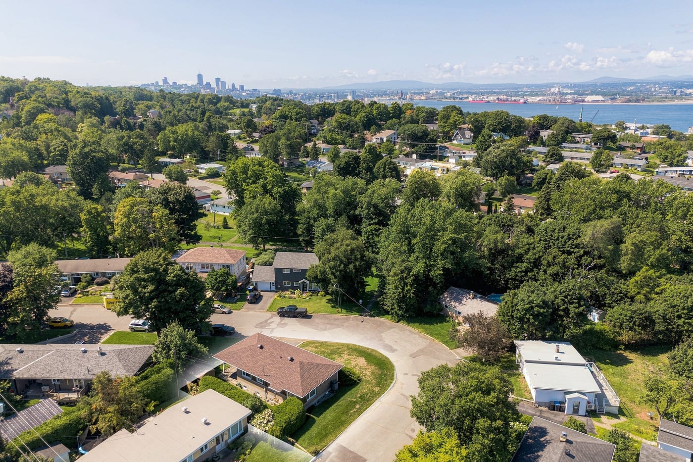 Vue aérienne d'un bungalow à Lévis